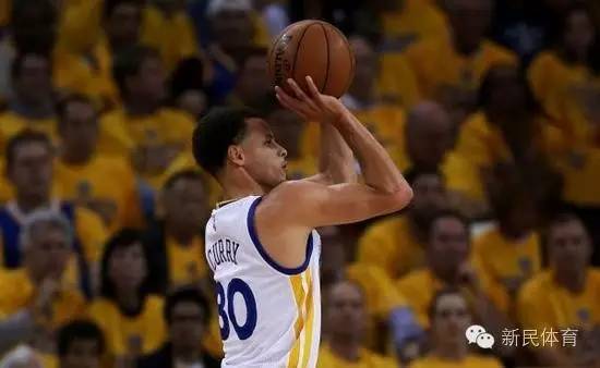  库里单场命中12记三分勇士大胜雷霆巩固榜首