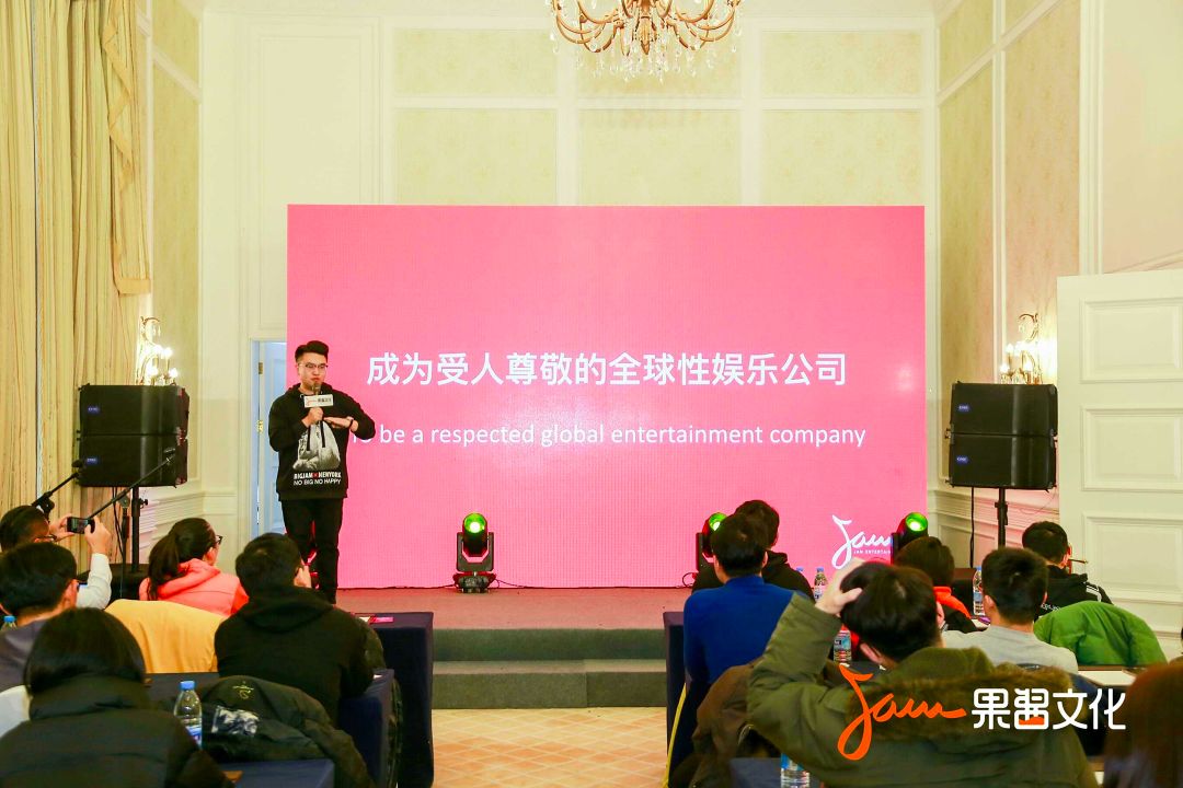 九游会官方网站- 梅斯后防失误致败局，管理层紧急开会总结教训  